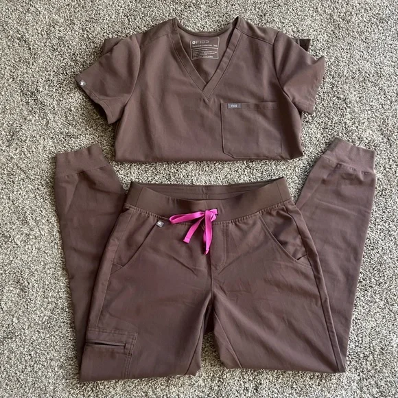 Figs Brown (Smokey Taupe) Scrub Set with Pink Drawstring - Picture 1 of 7